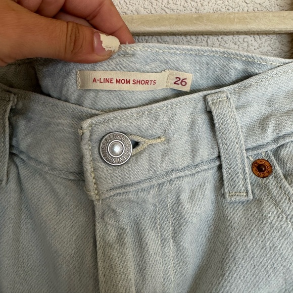Levi’s a line mom short - Picture 2 of 4